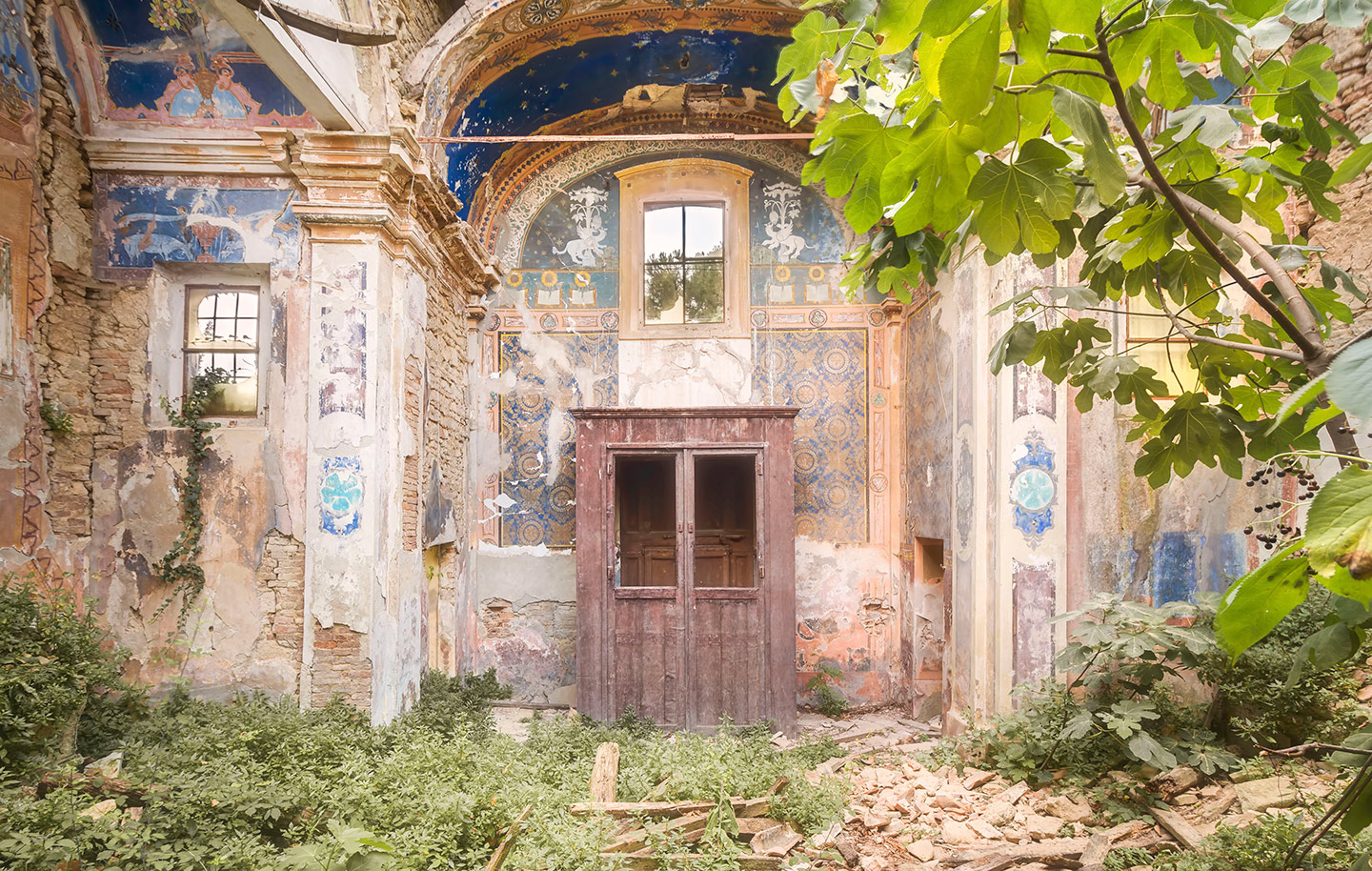 Abandoned Building Photos in Italy