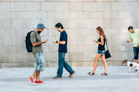 Honolulu Bans Distracted Walking text tax