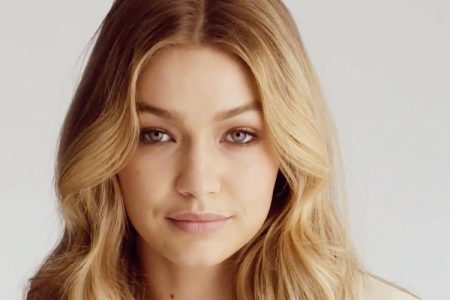 Gigi Hadid showcasing her "smize" for Glamour. (Glamour/Screengrab)