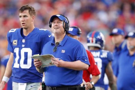 Head coach Ben McAdoo and Eli Manning #10 of the New York Giants react on the sideline in the fourth quarter of a game against the Tampa Bay Buccaneers at Raymond James Stadium on October 1, 2017 in Tampa, Florida. The Bucs defeated the Giants 25-23. (Photo by Joe Robbins/Getty Images)