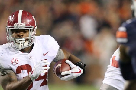 Alabama Crimson Tide running back Damien Harris (34) runs the ball during a football game between the Auburn Tigers and the Alabama Crimson Tide, Saturday, November 25, 2017 at Jordan-Hare Stadium in Auburn, Ala. (Photo by Scott Donaldson/Icon Sportswire via Getty Images)