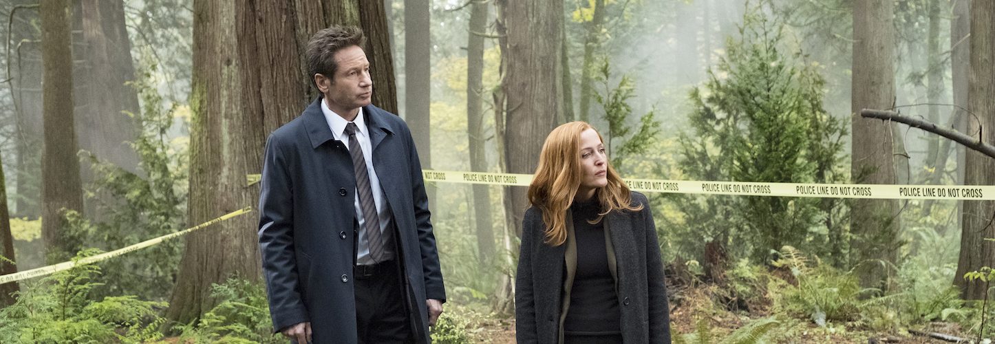 David Duchovny and Gillian Anderson on the set of 'The X-Files.' (Cr: Eric Millner/FOX.)