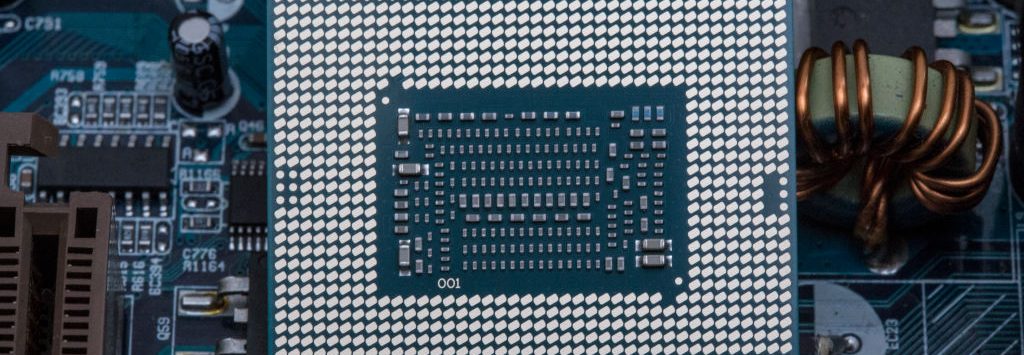 Intel and the security problems with processors. The picture shows an Intel Core i7 processor. (Ulrich Baumgarten via Getty Images)