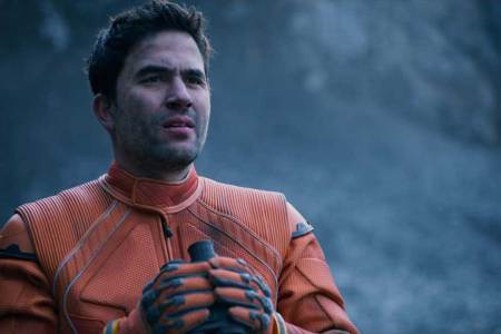 A still from Netflix's reboot of "Lost in Space." (Netflix)