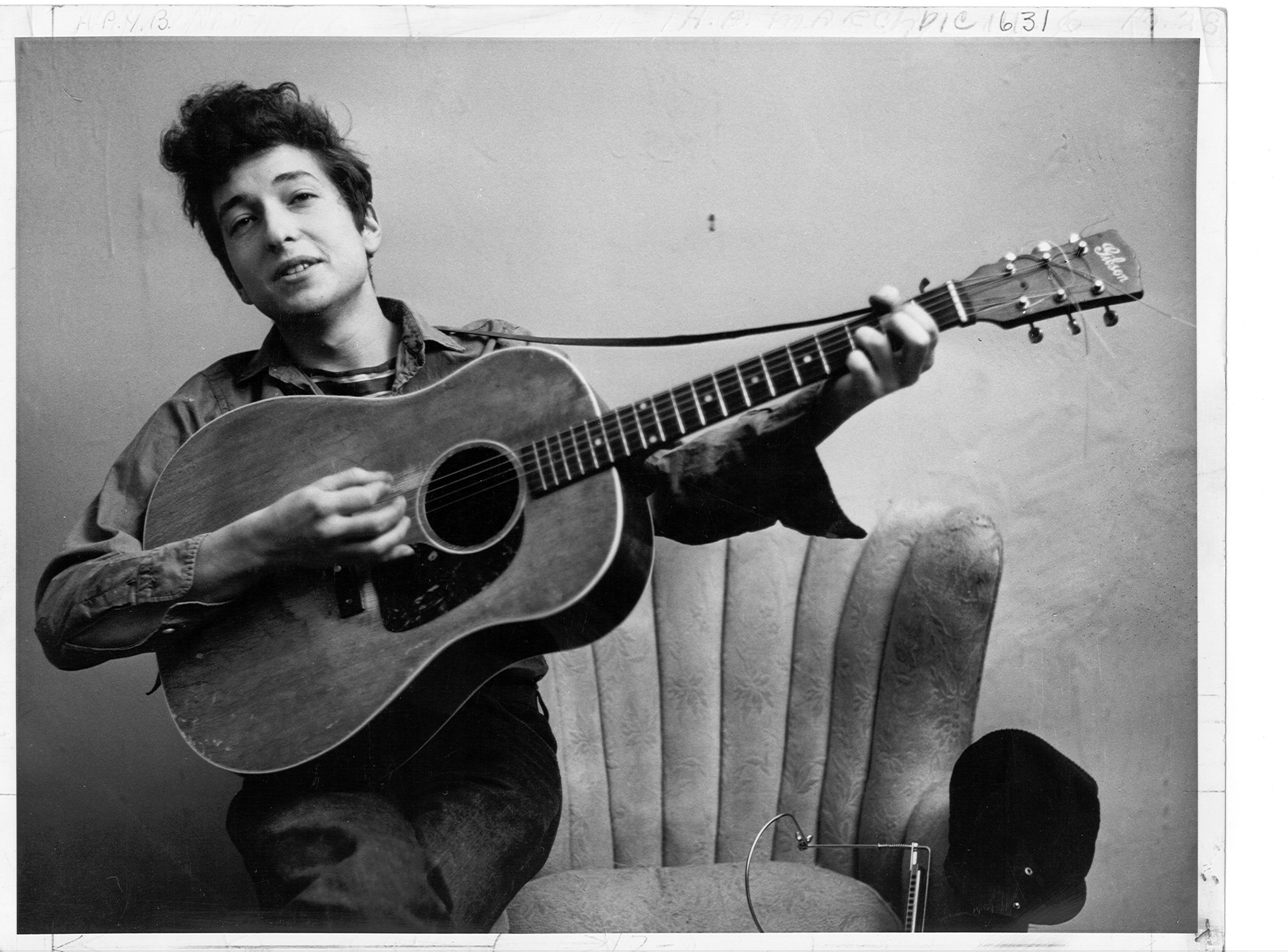 Bob Dylan poses for a portrait with his Gibson Acoustic guitar in September 1961 in New York City, New York. (Photo by Michael Ochs Archives/Getty Images)