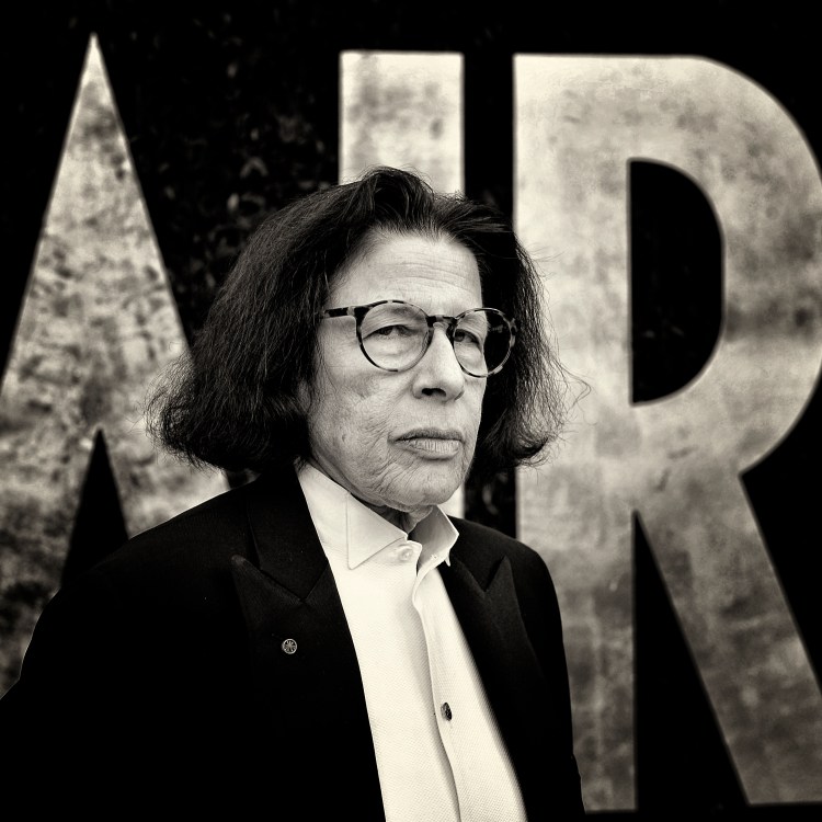 Fran Lebowitz arrives for the Vanity Fair Oscar Party.
 (Larry Busacca/VF13 / Contributor)  