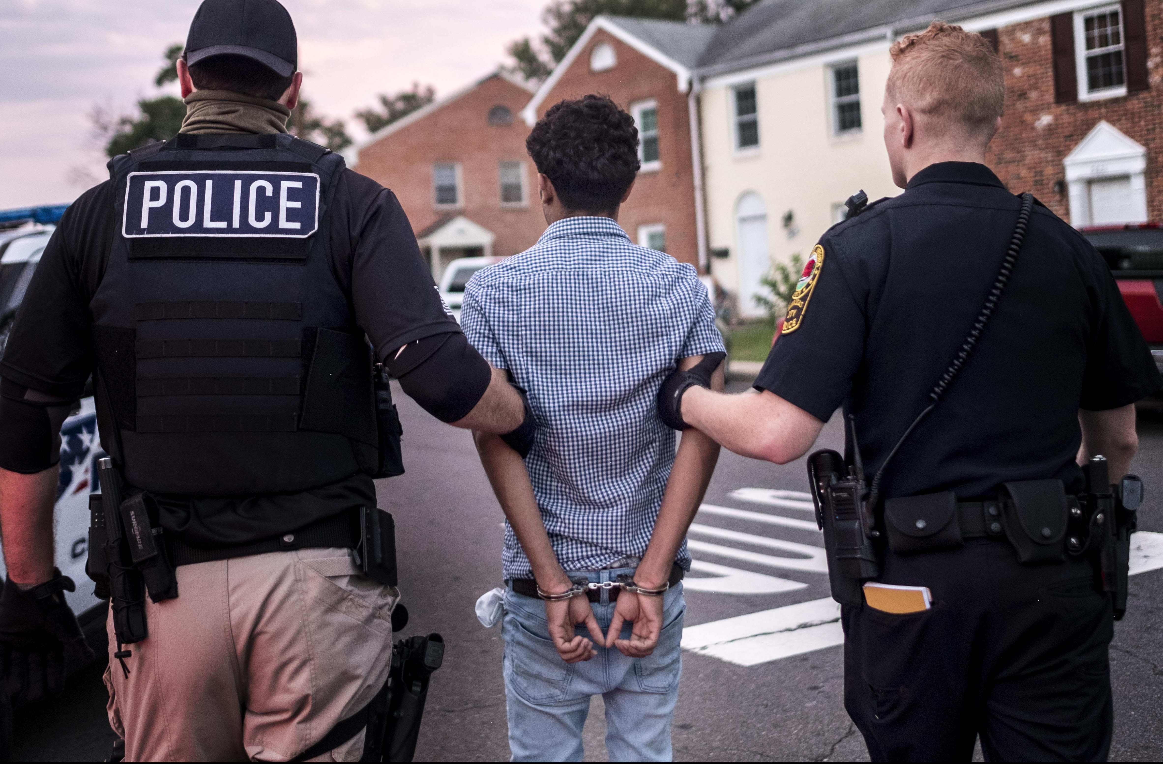 Northern Virginia Gang Task Force officers partner with ICE officer to arre...