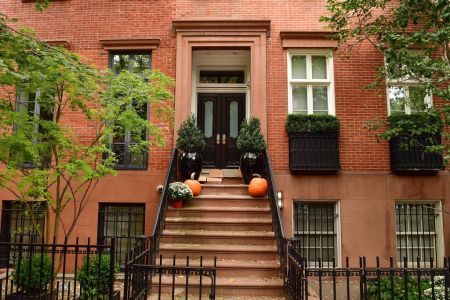 Exterior of Harvey Weinstein's West Village home on October 11, 2017 in New York City. (Photo by James Devaney/GC Images)