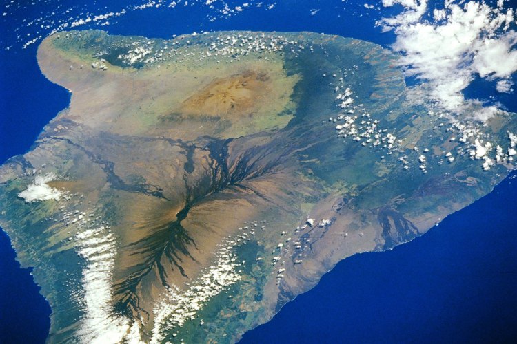 Hawaii's Volcano National Park (NASA Earth Observatory)