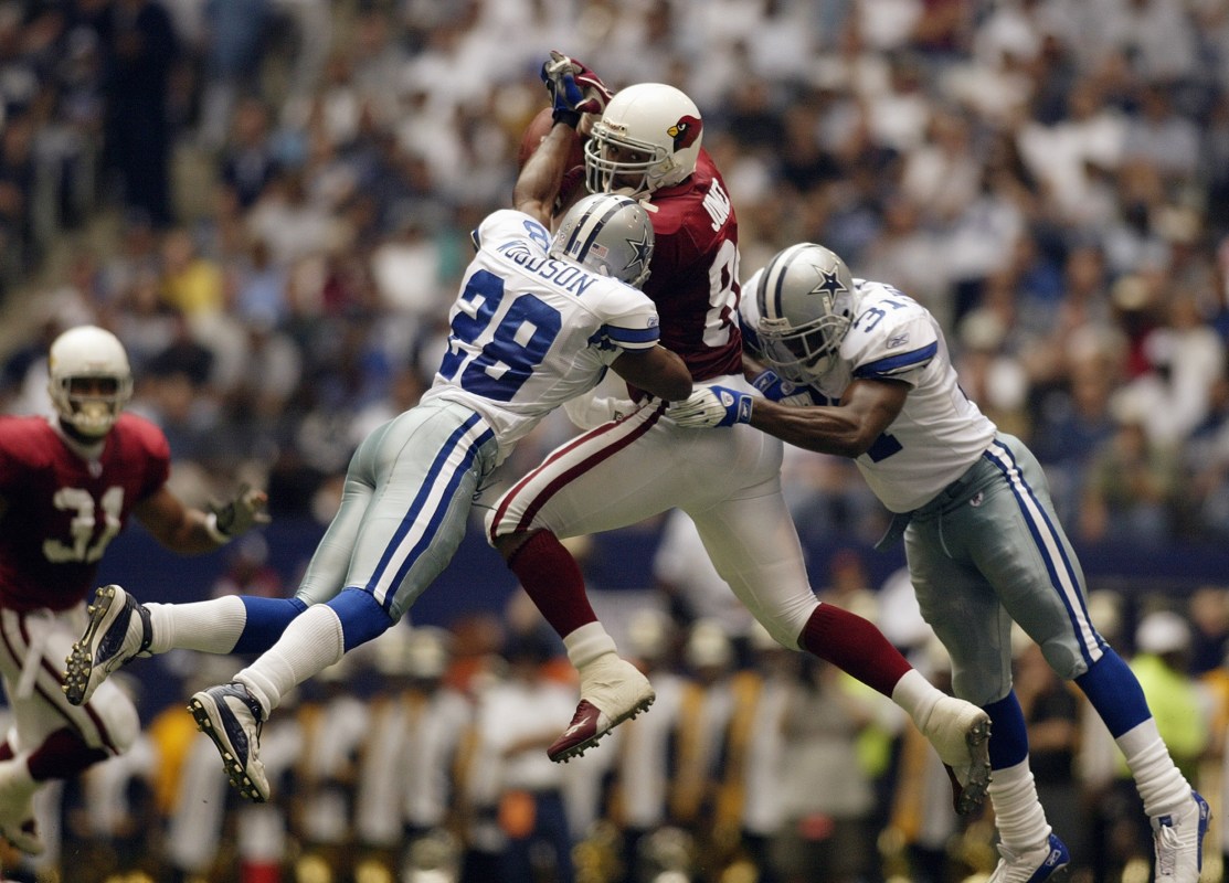 Darren Woodson #28 and Roy Williams #31 of the Dallas Cowboys tackle tight end Freddie Jones #85 of the Arizona Cardinals on the incomplete pass at Texas Stadium on October 5, 2003 in Irving, Texas. (Photo by Ronald Martinez/Getty Images)