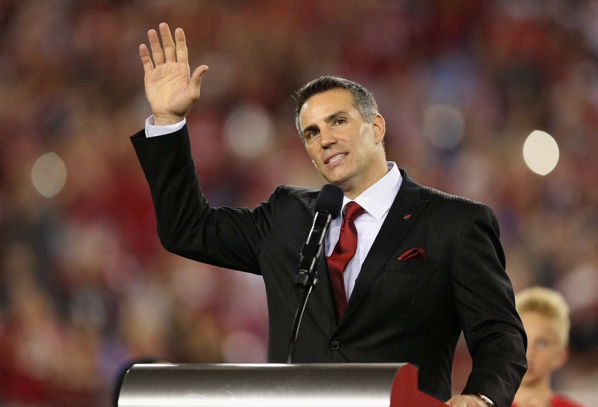 Former Arizona Cardinals quarterback Kurt Warner is inducted into the Arizona Cardinals Ring of Honor during halftime of the NFL game against the San Diego Chargers at the University of Phoenix Stadium on September 8, 2014 in Glendale, Arizona.  (Photo by Christian Petersen/Getty Images)