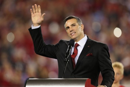 Former Arizona Cardinals quarterback Kurt Warner is inducted into the Arizona Cardinals Ring of Honor during halftime of the NFL game against the San Diego Chargers at the University of Phoenix Stadium on September 8, 2014 in Glendale, Arizona.  (Photo by Christian Petersen/Getty Images)