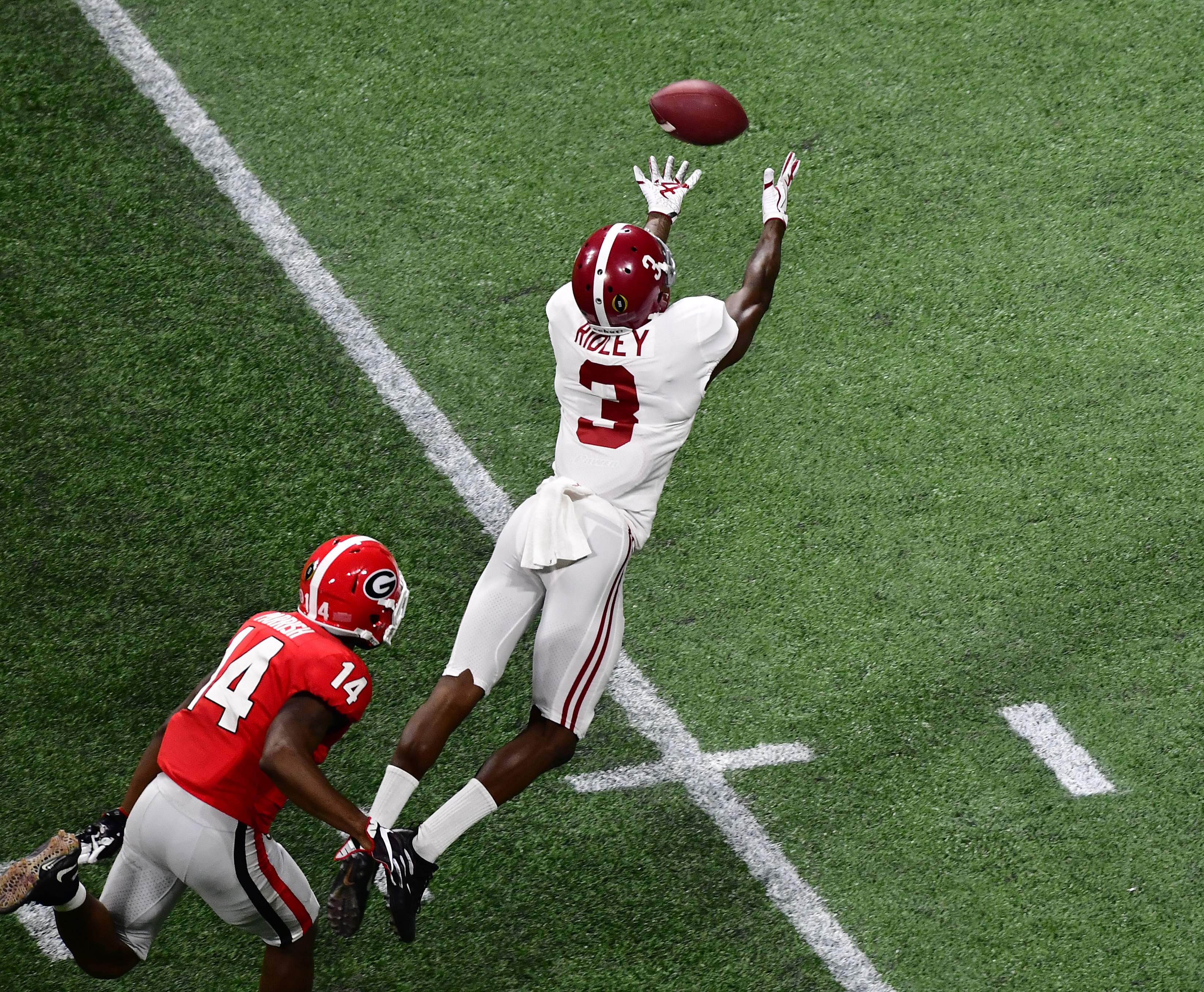 Calvin Ridley #3 of the Alabama Crimson Tide is unable to make a diving catch against the Georgia Bulldogs in the CFP National Championship presented by AT&T at Mercedes-Benz Stadium on January 8, 2018 in Atlanta, Georgia. (Photo by Scott Cunningham/Getty Images)