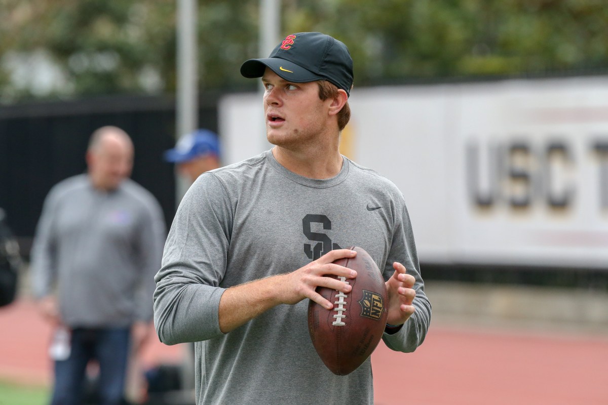 Sam Darnold drills in front of NFL scouts during USC Trojans Pro day on March 21, 2018, at Loker Stadium in Los Angeles, CA. (Photo by Jordon Kelly/Icon Sportswire via Getty Images)
