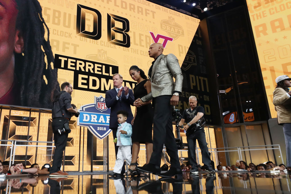 Pittsburgh Steelers linebacker Ryan Shazier walks off the stage after announcing the Steelers' draft pick during the first round of the 2018 NFL Draft at AT&T Stadium on April 26, 2018 in Arlington, Texas.  (Photo by Ronald Martinez/Getty Images)