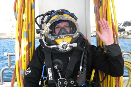 Delia at work in surface-supply diving gear. (Bohusläns Museum)