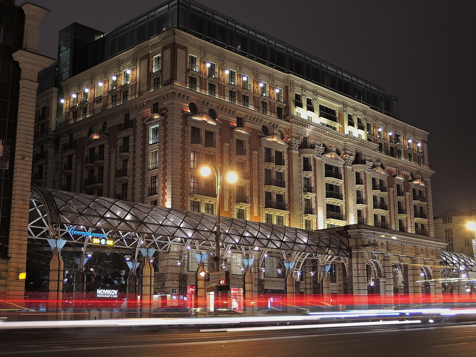 Hotel Ritz-Carlton in downtown Moscow on Tverskaya Street (Vladimir Varfolomeev/Flickr)