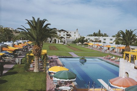 A view of the pool at the Arizona Biltmore Hotel, Phoenix, Arizona, November 1960. (Photo by Archive Photos/Getty Images)