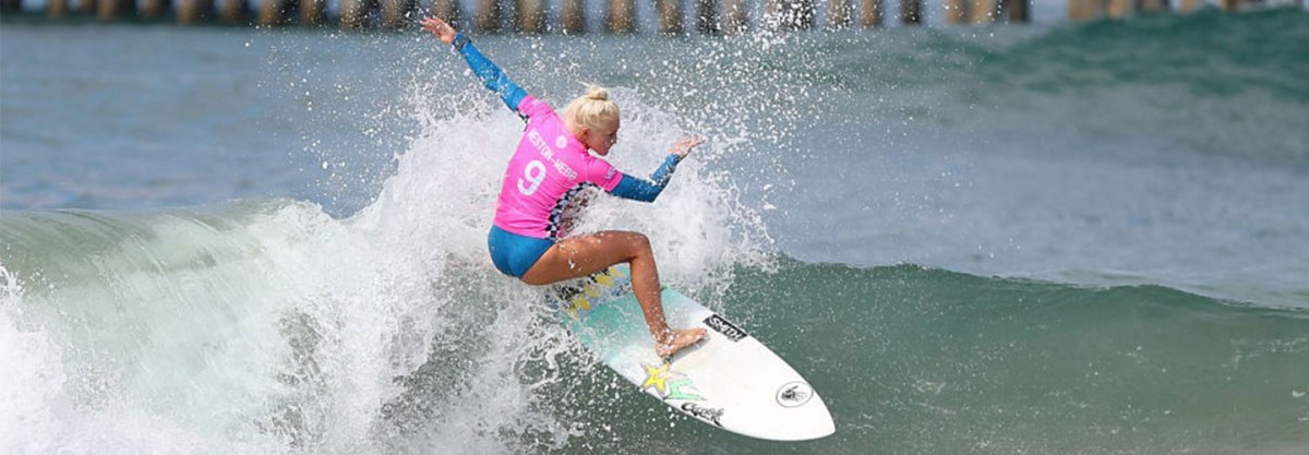 Tatiana Weston-Webb in action during her semifinal heat at the Vans US Open of Surfing on August 6, 2017 in Huntington Beach, California. (Photo by Joe Scarnici/Getty Images)