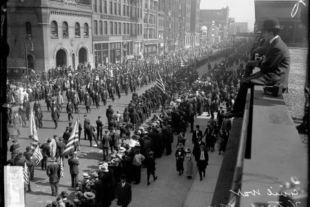 Civil War veterans marching in a Grand Army of the Republic Memorial Day parade along the 1400 block of South Michigan Avenue in the Near South Side community area, Chicago, Illinois, May 27, 1912. (Chicago History Museum/Getty Images)