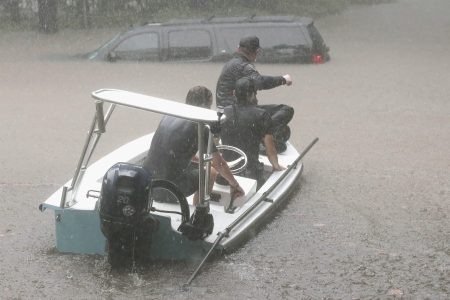 Volunteers and officers from the neighborhood security patrol help to rescue residents in the upscale River Oaks neighborhood after it was inundated with flooding from Hurricane Harvey on August 27, 2017 in Houston, Texas. (Photo by Scott Olson/Getty Images)