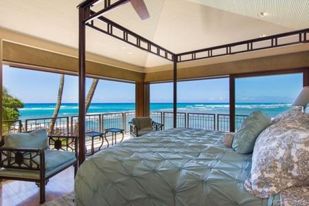 Hawaii beachfront home. (Zillow)