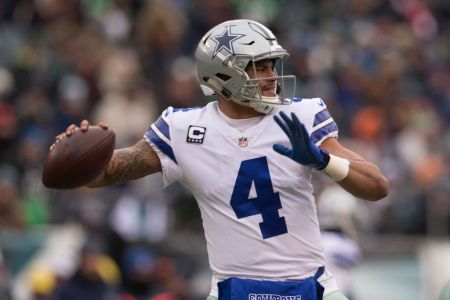 Dak Prescott #4 of the Dallas Cowboys passes the ball against the Philadelphia Eagles at Lincoln Financial Field on December 31, 2017 in Philadelphia, Pennsylvania. (Photo by Mitchell Leff/Getty Images)