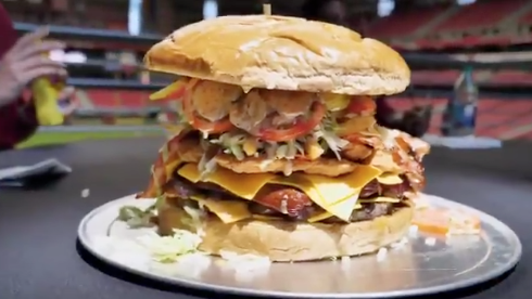 The seven-pound burger from the Gridiron Challenge. (Arizona Cardinals/Twitter)