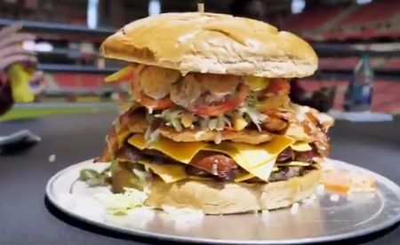 The seven-pound burger from the Gridiron Challenge. (Arizona Cardinals/Twitter)