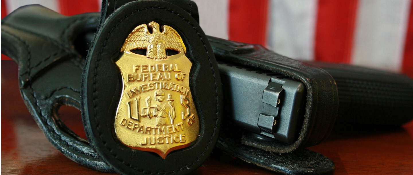 FBI badge and sidearm. (Photo: Wikimedia)