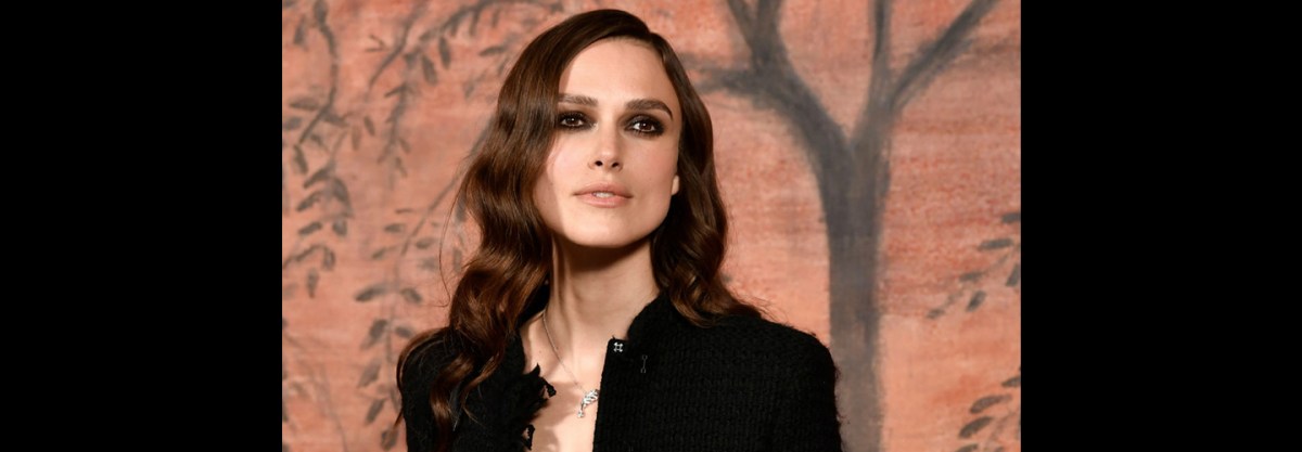 British actress Keira Knightley poses during the photocall before the Chanel Croisiere (Cruise) fashion show on May 3, 2017 at the Grand Palais in Paris. (AFP PHOTO / PHILIPPE LOPEZ/Getty)