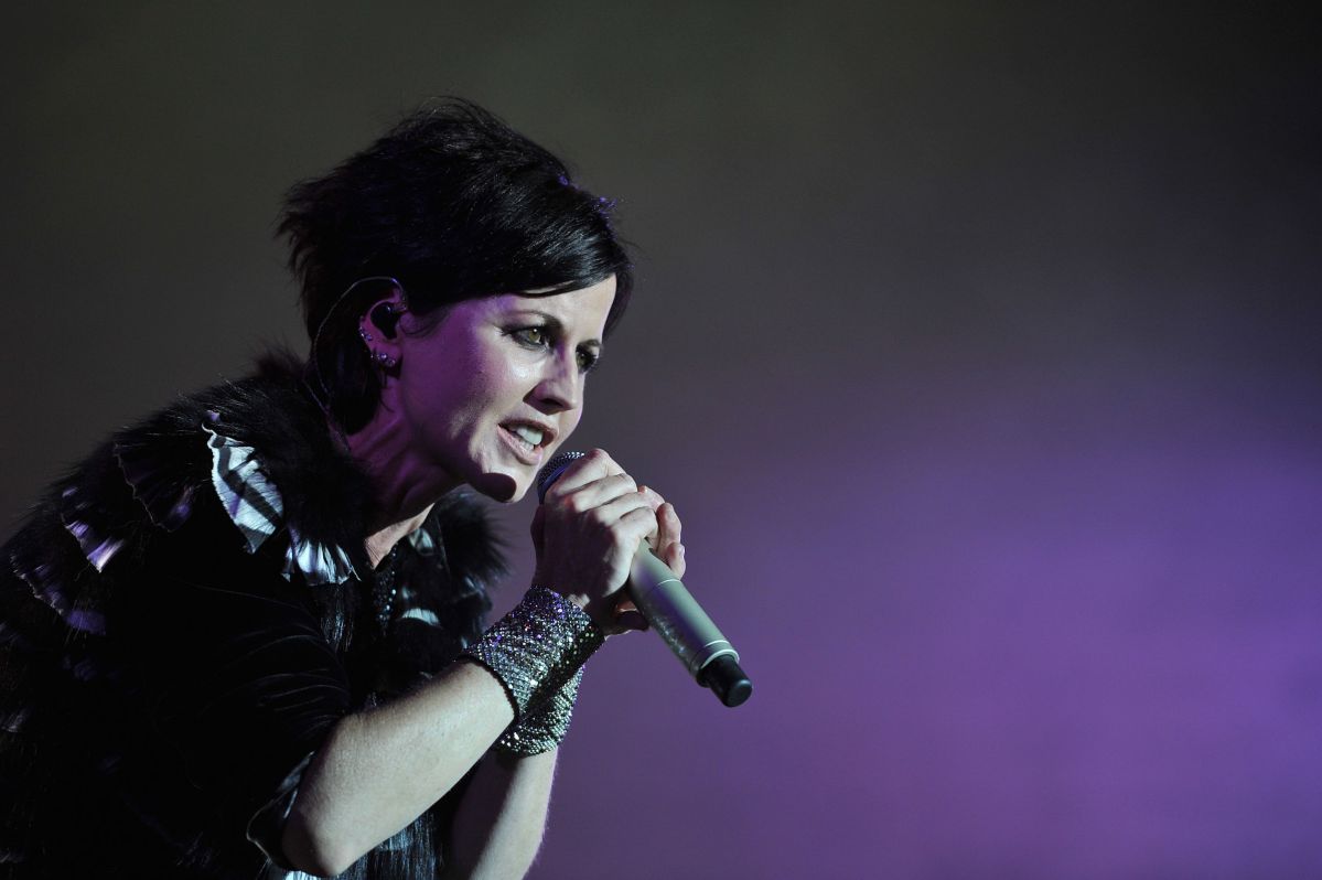 Irish singer Dolores O'Riordan of Irish band The Cranberries performs on stage during the 23th edition of the Cognac Blues Passion festival in Cognac on July 07, 2016. / AFP / GUILLAUME SOUVANT        (Photo credit should read GUILLAUME SOUVANT/AFP/Getty Images)