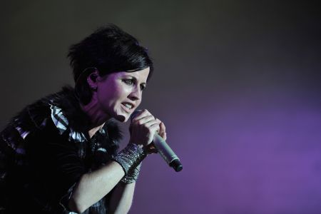 Irish singer Dolores O'Riordan of Irish band The Cranberries performs on stage during the 23th edition of the Cognac Blues Passion festival in Cognac on July 07, 2016. / AFP / GUILLAUME SOUVANT        (Photo credit should read GUILLAUME SOUVANT/AFP/Getty Images)