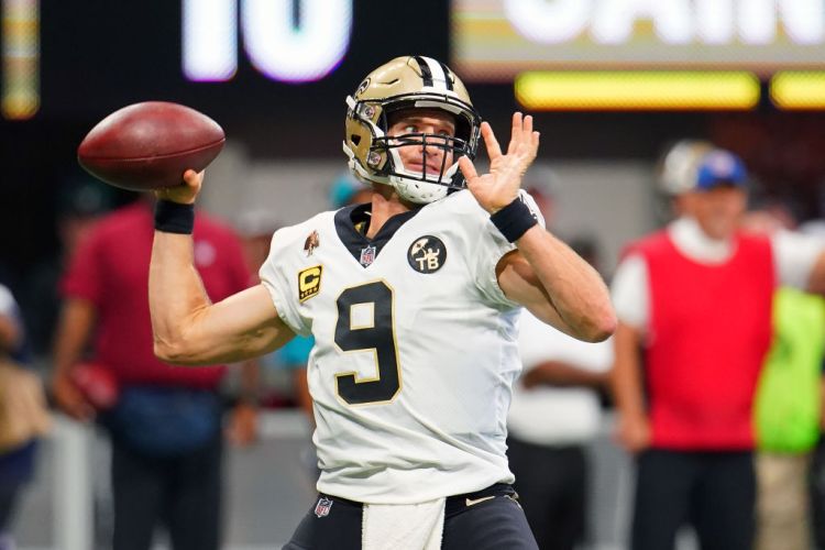 ATLANTA, GA - SEPTEMBER 23: Drew Brees #9 of the New Orleans Saints throws a pass during the second quarter against the NAtlanta Falcons at Mercedes-Benz Stadium on September 23, 2018 in Atlanta, Georgia. (Photo by Daniel Shirey/Getty Images)