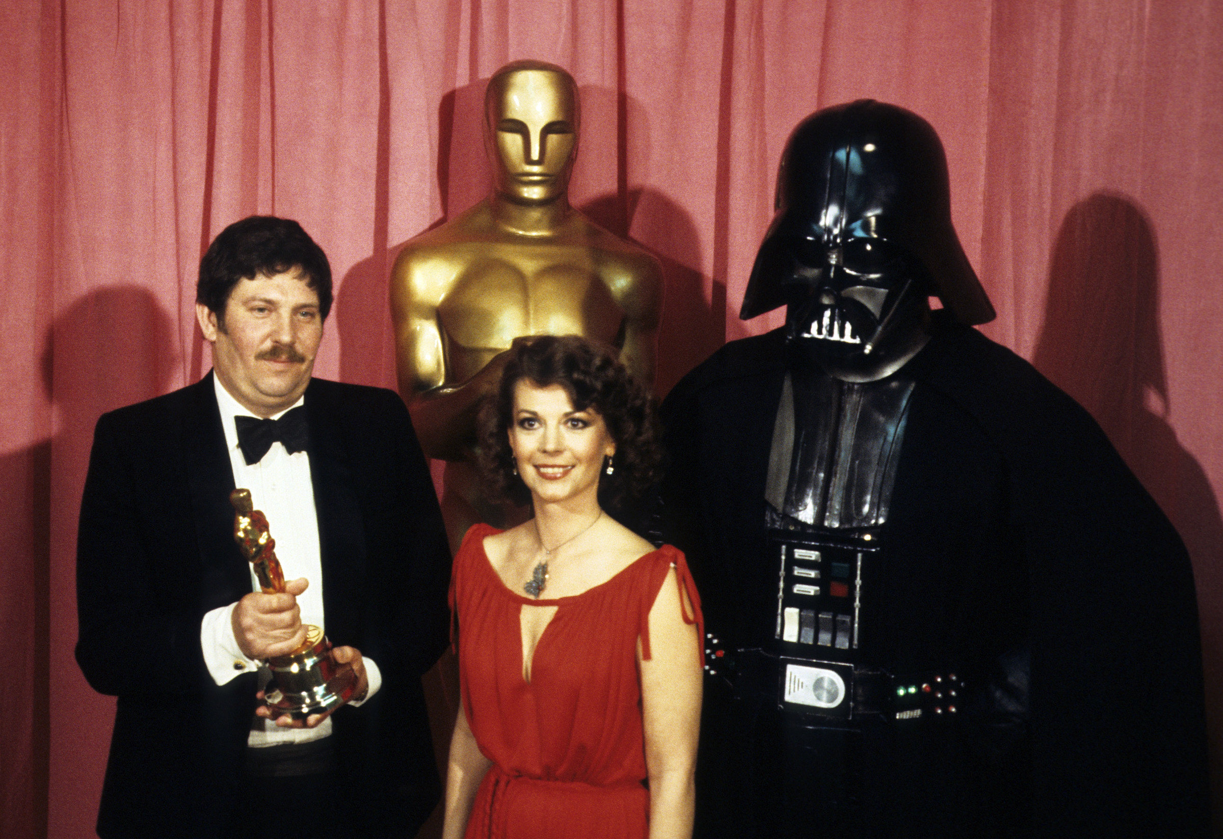 THE 50TH ANNUAL ACADEMY AWARDS - Show Coverage - Shoot Date: April 3, 1978. (Photo by ABC Photo Archives/ABC via Getty Images)
JOHN MOLLO;NATALIE WOOD;DARTH VADER