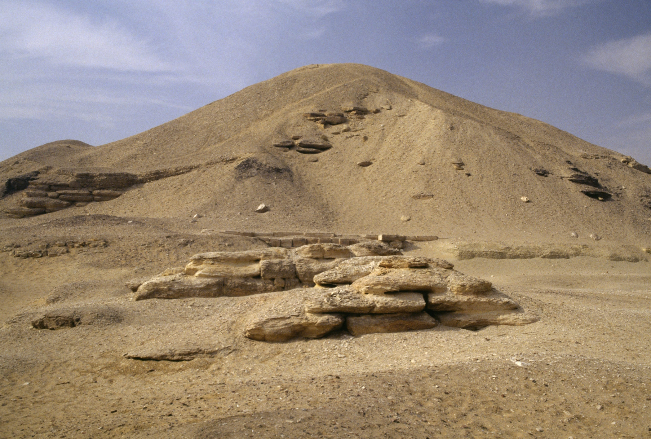 Pyramid of Amenemhet I, el-Lisht, Egypt. Egyptian civilisation, Middle Kingdom, Dynasty XII. (Photo by DeAgostini/Getty Images)