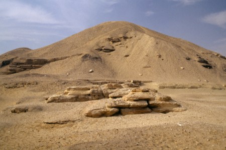 Pyramid of Amenemhet I, el-Lisht, Egypt. Egyptian civilisation, Middle Kingdom, Dynasty XII. (Photo by DeAgostini/Getty Images)