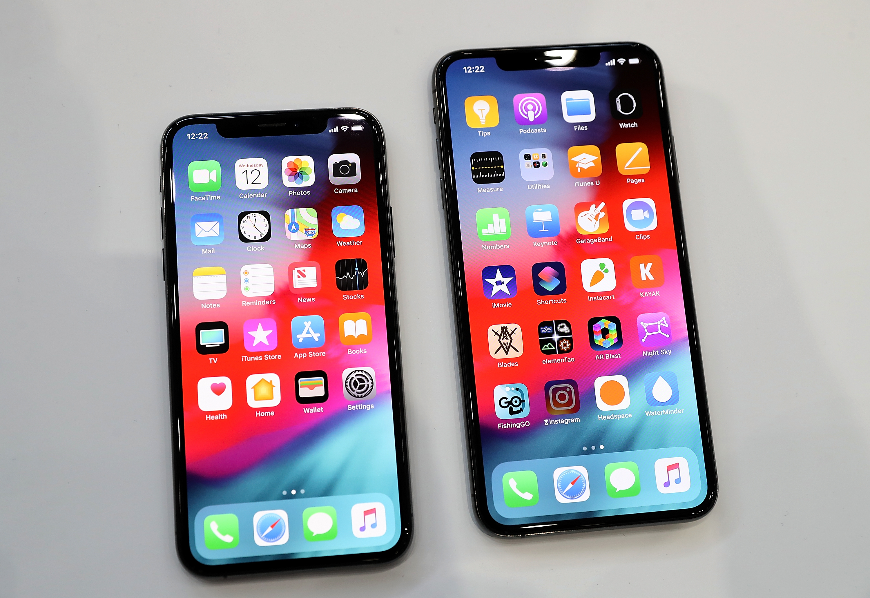 The new Apple iPhone Xs (L) and iPhone Xs Max (R) are displayed during an Apple special event at the Steve Jobs Theatre on September 12, 2018 in Cupertino, California.  Apple released three new versions of the iPhone and an update Apple Watch.  (Photo by Justin Sullivan/Getty Images)
