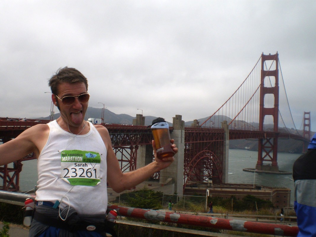 Drunken half marathon runner Joe Kukura approaching the Golden Gate Bridge during the San Francisco Half Marathon where he consumed 13 beers in 13.1 miles on July 31, 2010 in San Francisco, California. The beer mile has recently become a pursuit for serious runners. (Photo by Barcroft USA / Getty Images)