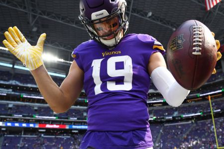 Minnesota Vikings Wide Receiver Adam Thielen (19) warms up before a NFL game between the Minnesota Vikings and Buffalo Bills on September 23, 2018 at U.S. Bank Stadium in Minneapolis, Minnesota.(Photo by Nick Wosika/Icon Sportswire via Getty Images)