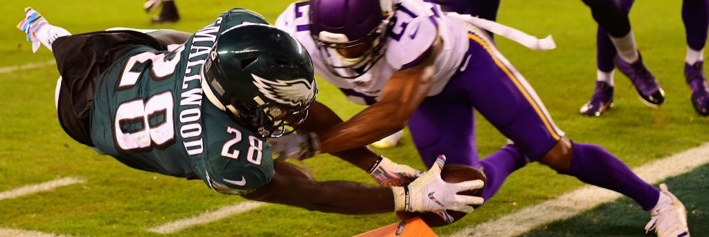 PHILADELPHIA, PA - OCTOBER 07:  Running back Wendell Smallwood #28 of the Philadelphia Eagles scores a two-point conversion against cornerback Mike Hughes #21 of the Minnesota Vikings during the fourth quarter at Lincoln Financial Field on October 7, 2018 in Philadelphia, Pennsylvania.  (Photo by Corey Perrine/Getty Images)