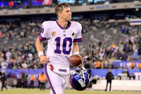 EAST RUTHERFORD, NJ - OCTOBER 11:  Eli Manning #10 of the New York Giants walks off the field after his teams loss to the Philadelphia Eagles at MetLife Stadium on October 11, 2018 in East Rutherford, New Jersey.  The Eagles defeated the Giants 34-13. (Photo by Steven Ryan/Getty Images)