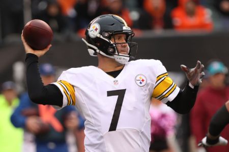 CINCINNATI, OH - OCTOBER 14: Pittsburgh Steelers quarterback Ben Roethlisberger (7) passes the ball during the game against the Pittsburgh Steelers and the Cincinnati Bengals on October 14th 2018, at Paul Brown in Cincinnati, OH. (Photo by Ian Johnson/Icon Sportswire via Getty Images)