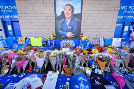 Fans and mourners pay their respects at Leicester City's King Power Stadium after owner Vichai Srivaddhanaprabha and four others died in a helicopter crash at the club's stadium, on October 28, 2018 in Leicester, England. (Photo by Plumb Images/Leicester City FC via Getty Images)