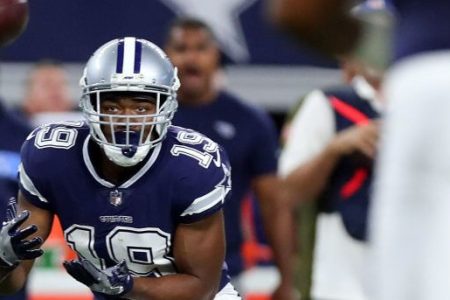 ARLINGTON, TX - NOVEMBER 05:  Amari Cooper #19 of the Dallas Cowboys makes a catch in the opening drive against the Tennessee Titans in the first quarter at AT&T Stadium on November 5, 2018 in Arlington, Texas.  (Photo by Tom Pennington/Getty Images)