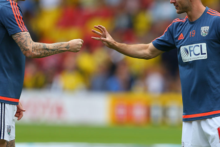 WATFORD, ENGLAND - AUGUST 15: James McClean of West Bromwich Albion and Callum McManaman of West Bromwich Albion play rock, paper, scissors during the warm up before the Barclays premier League match between Watford and West Bromwich Albion at Vicarage Road on August 15, 2015 in Watford, England. (Photo by Catherine Ivill - AMA/Getty Images)