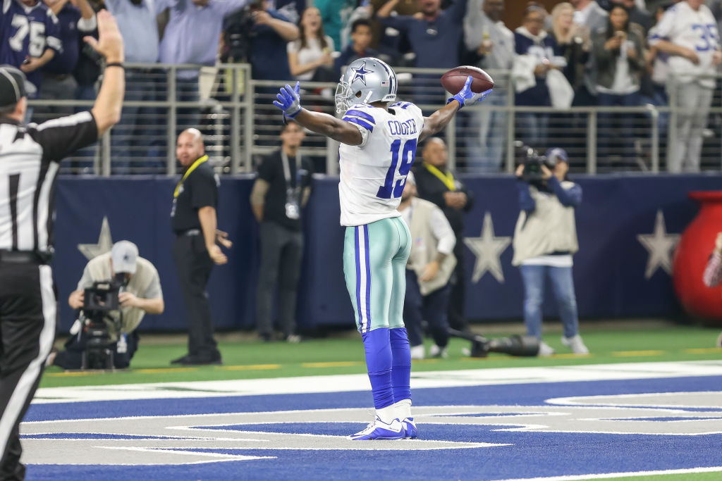 Dallas Cowboys wide receiver Amari Cooper (19) catches a touchdown pass during the game between the Dallas Cowboys and the Philadelphia Eagles on December 9, 2018 at AT&T Stadium in Arlington. Texas. Dallas defeats Philadelphia 29-23 in overtime.(Photo by Matthew Pearce/Icon Sportswire via Getty Images)