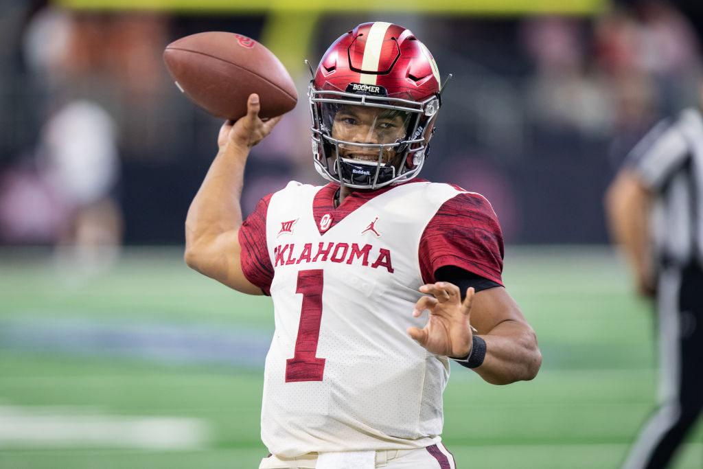 ARLINGTON, TX - DECEMBER 01: Oklahoma Sooners quarterback Kyler Murray (#1) warms up during the Big 12 Championship game between the Oklahoma Sooners and the Texas Longhorns on December 1, 2018 at AT&T Stadium in Arlington, Texas.  (Photo by Matthew Visinsky/Icon Sportswire via Getty Images)