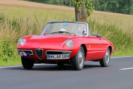 (GERMANY OUT) Alfa Romeo Spider Duetto 1966 - gesehen bei Oldtimer ADAC Rundfahrt Niedersachsen Classic in Bad Pyrmont (Photo by Rust/ullstein bild via Getty Images)