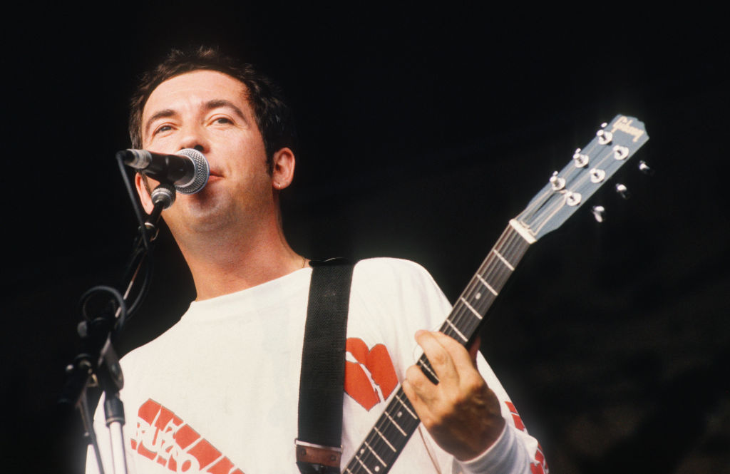 English singer, songwriter and guitarist Pete Shelley (1955 - 2018) of The Buzzcocks performs at Pukkelpop Festival at Sanicole airport, Hechtel, Belgium, 26th August 1990. (Photo Gie Knaeps/Getty Images)